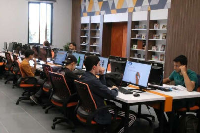 Malatya 100. Yıl İl Halk Kütüphanesi'ne öğrencilerden tam not