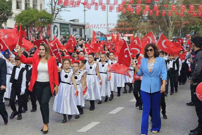 Bandırma'da Cumhuriyetin 100. Yılı Büyük Coşkuyla Kutlandı