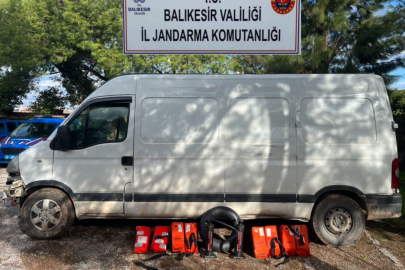 Balıkesirde Göçmen Kaçakçılığına Büyük Darbe 25 Göçmen Kurtarıldı