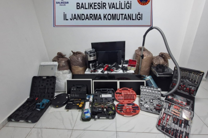Avşa Adası'nda Üç Evde Hırsızlık; Şüpheliler Tutuklandı
