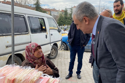 Hakan Afşin Arıcan Pazaryerinde Esnaf ve Vatandaşlarla Buluştu
