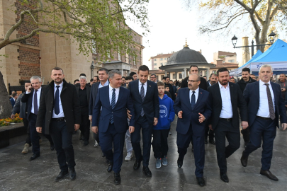 Başkan Ahmet Akın'ın Bayram Mesaisi: Vatandaşla İç İçe
