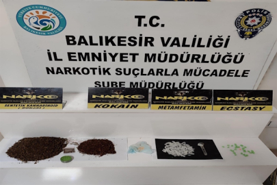 Balıkesir'de Araçta Gizlenmiş Uyuşturucular Ele Geçirildi: 4 Gözaltı