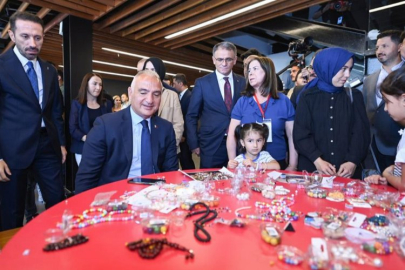 Bakan Ersoy: Van adeta Sanat Galerisi'ne dönüşecek