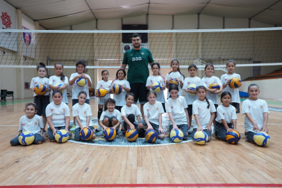 Büyükşehir'in Yaz Spor Okulları'nda Gençler Spora Doyuyor