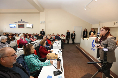 İzmir Güzelbahçe'de '3. Yaş Üniversitesi' eğitimleri