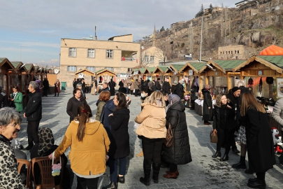 Kayseri Talas'ta Antika Pazarı'na kar engeli