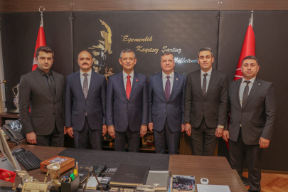 Atanamayan Uzmanlar Derneği, CHP Genel Başkanını Ziyaret Etti