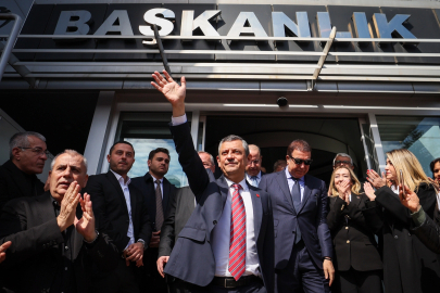 Özgür Özel'den Beylikdüzü Belediyesi'ne ziyaret