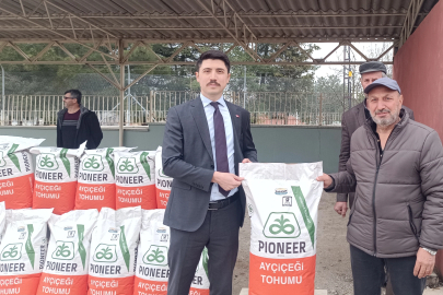 Pazaryeri'nde 79 çiftçiye yağlık ayçiçeği tohumu dağıtıldı