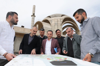 Başkan Çiftçi, kent meydanındaki çalışmaları inceledi