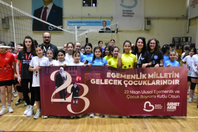 23 Nisan Mini Voleybol Şenliği Balıkesir'de Coşkuyla Gerçekleşti