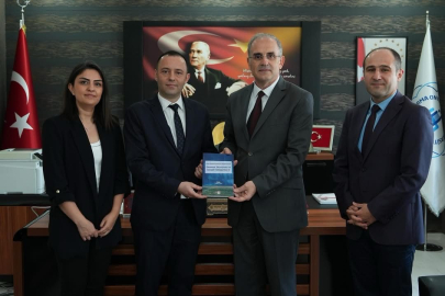 Çok Disiplinli Manyas Araştırmaları" Kitabı Rektör Boz’a Takdim Edildi