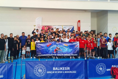 Balıkesirli genç güreşçilerden uluslararası arenada 14 madalya