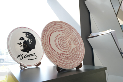 ‘Mavinin Lâl Hali’ Çini Sergisi Balıkesir’de Açıldı