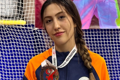 Bursa'da Osmangazili taekwondocudan bronz madalya