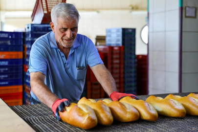 Karabağlar'da 'Askıda Ekmek' başladı