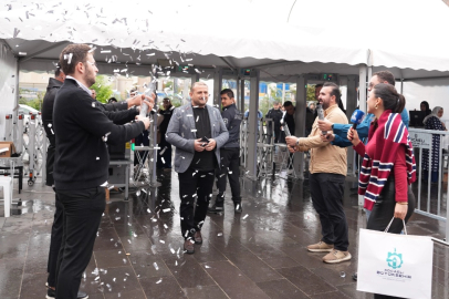 Kocaeli Kitap Fuarı’nda 1 milyonuncu ziyaretçiye konfetili karşılama