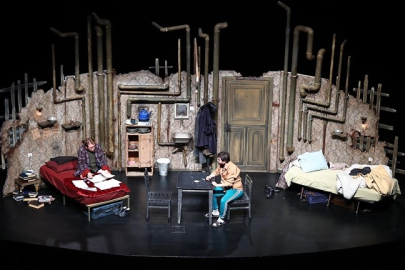 Denizli Büyükşehir Belediyesi Şehir Tiyatrosu perdelerini açtı