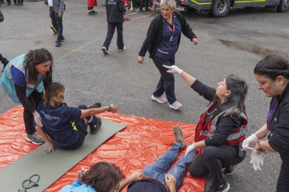 İzmir Büyükşehir'den afete hazırlık tatbikatı
