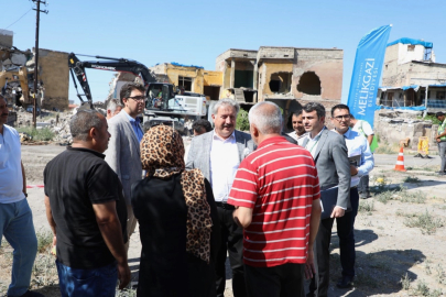 Kayseri Melikgazi'de metruk yapıya geçit yok