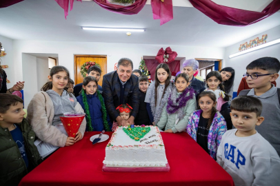 İzmir Basmane’de çocuklara yeni yıl coşkusu