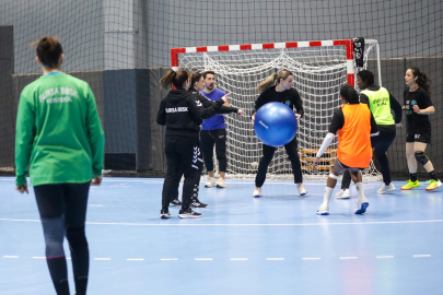 Bursa Büyükşehirli hentbolcular ligde ve Avrupa'da fırtına gibi