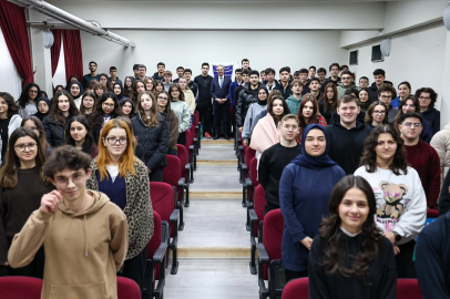 Sakarya'da Başkan Alemdar liselilerle buluştu