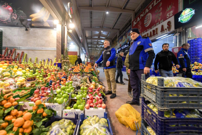 İzmir’in Hallerinde 2025 yılı rekoru: Su ürünleri ve sebze-meyve ticareti zirvede