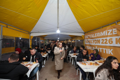 Gaziantep'te Ramazan Sokağı gönül sofrasına dönüştü