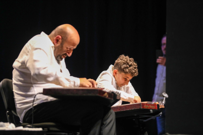 Bursa'da kanun resitalinde dede torun kapıştı