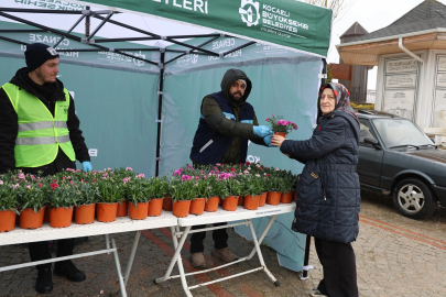 Kocaeli Büyükşehir'den ücretsiz binlerce çiçek