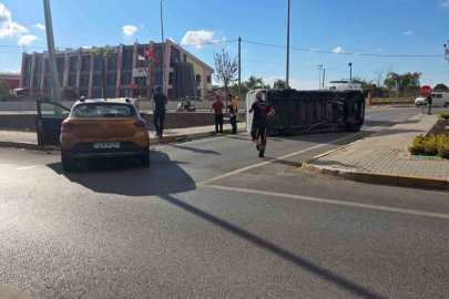 Bandırma'da Ümraniyespor Teknik Aracı Yan Yattı: 1 Kişi Yaralandı