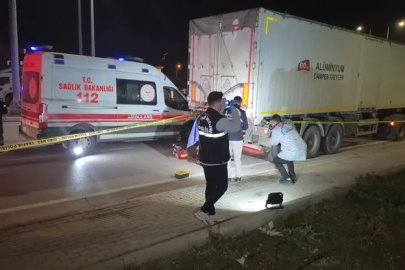 Bandırma'da Feci Kaza: Motosikletli Kurye Park Halindeki Tıra Çarptı