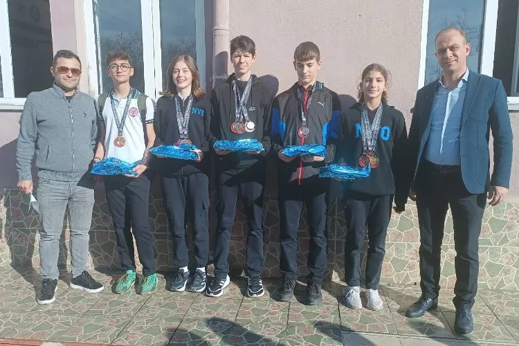 Bursa'daki Şampiyon Gençlere Okuldan Özel Hediye